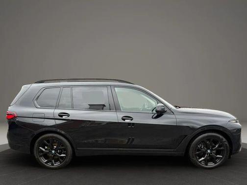 Black 2024 BMW X7 xDrive40i