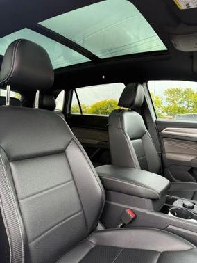 2022 Volkswagen Atlas Cross Sport 3.6L V6 SE w/Technology