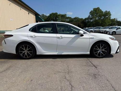 2021 Toyota Camry Hybrid SE