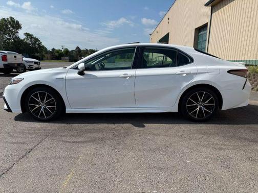 2021 Toyota Camry Hybrid SE
