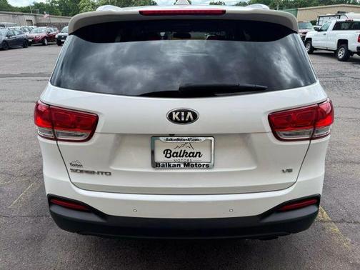 2016 Kia Sorento LX
