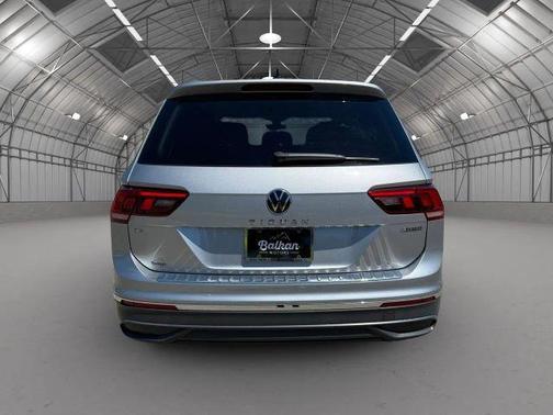 Pyrite Silver Metallic 2022 Volkswagen Tiguan 2.0T SE