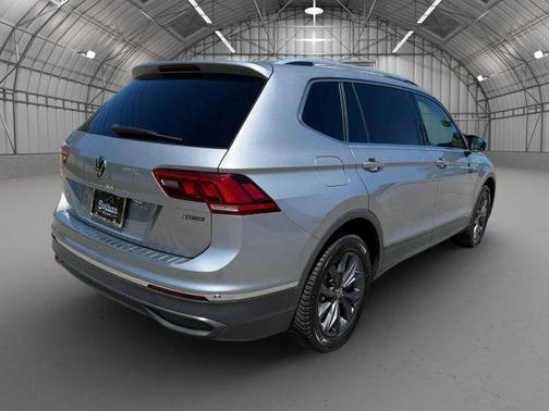 Pyrite Silver Metallic 2022 Volkswagen Tiguan 2.0T SE