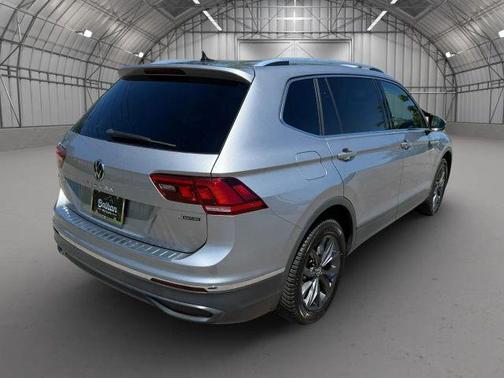 Pyrite Silver Metallic 2022 Volkswagen Tiguan 2.0T SE