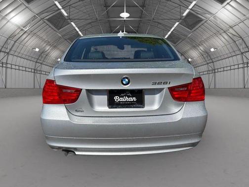 Gray 2011 BMW 328 i xDrive