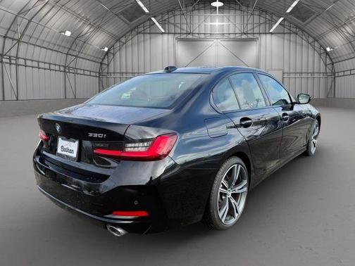 2023 BMW 330 i xDrive