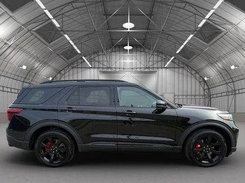 Black 2023 Ford Explorer ST