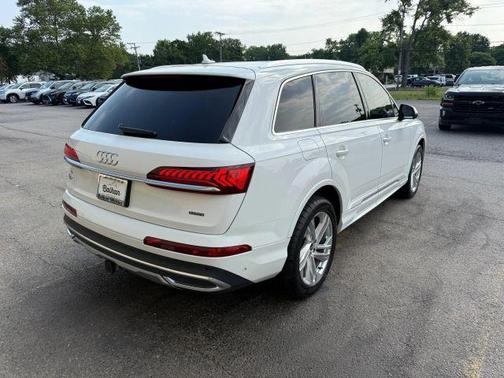 2022 Audi Q7 45 Premium