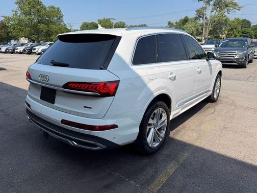 2022 Audi Q7 45 Premium