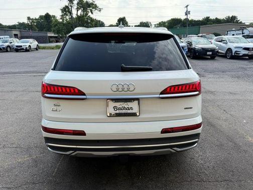 2022 Audi Q7 45 Premium