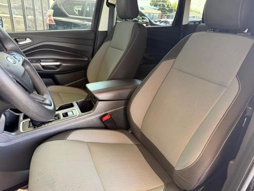 Agate Black Metallic 2019 Ford Escape SE