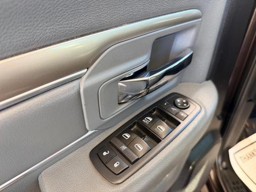 2017 RAM 2500 Big Horn Crew Cab 4x4 8' Box