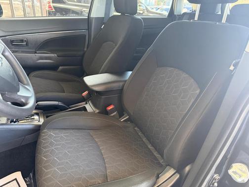 Labrador Black Pearl 2024 Mitsubishi Outlander Sport SE