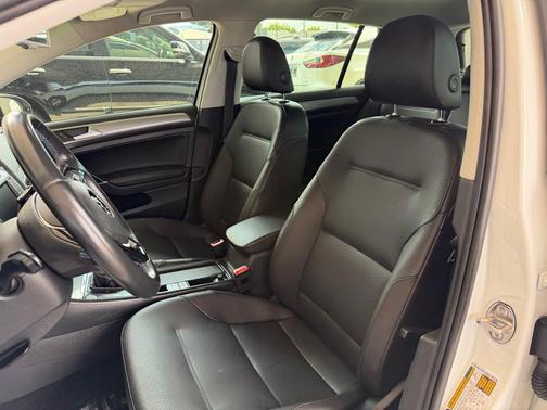 Pure White 2016 Volkswagen e-Golf SEL Premium