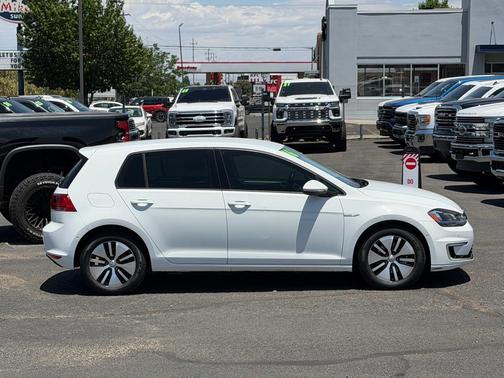 Pure White 2016 Volkswagen e-Golf SEL Premium