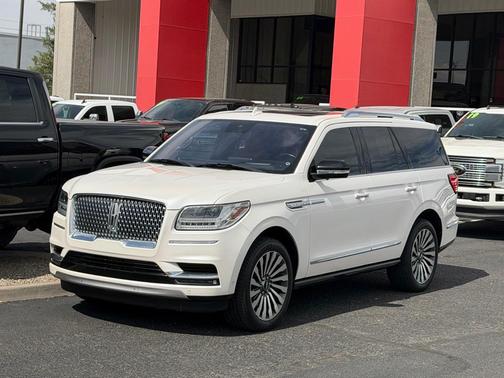 White Platinum Metallic Tri-Coat 2018 Lincoln Navigator Reserve
