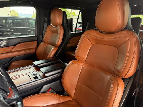 White Platinum Metallic Tri-Coat 2018 Lincoln Navigator Reserve
