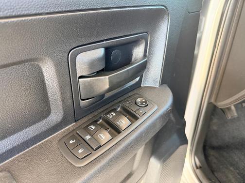 2017 RAM 2500 Tradesman Crew Cab 4x4 6'4' Box