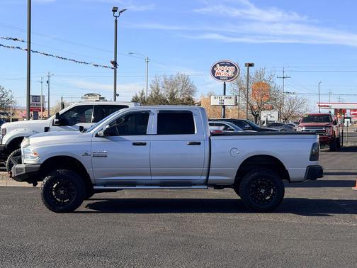 2017 RAM 2500 Tradesman Crew Cab 4x4 6'4' Box