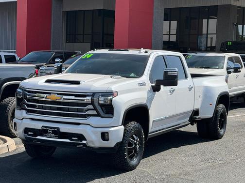 Iridescent Pearl Tricoat 2024 Chevrolet Silverado 3500 High Country