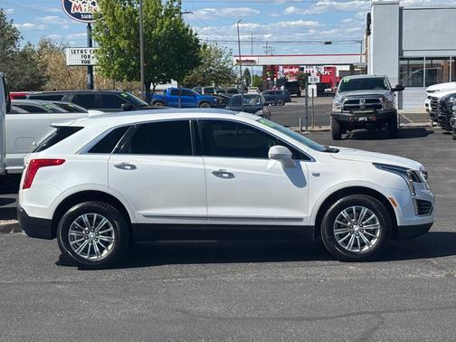 Crystal White Tricoat 2017 Cadillac XT5 Luxury