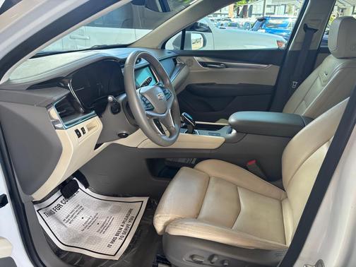 Crystal White Tricoat 2017 Cadillac XT5 Luxury