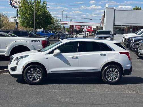Crystal White Tricoat 2017 Cadillac XT5 Luxury