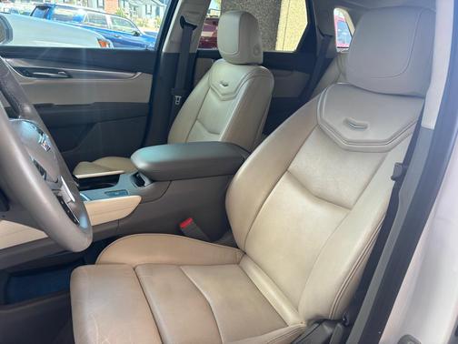 Crystal White Tricoat 2017 Cadillac XT5 Luxury