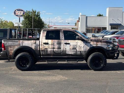 Diamond Black Crystal Pearlcoat 2019 RAM 1500 SLT