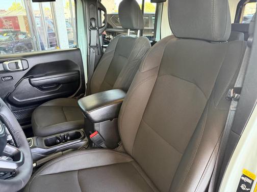 Earl Clearcoat 2023 Jeep Wrangler 4xe Base