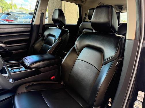 Super Black 2022 Nissan Pathfinder SL 2WD