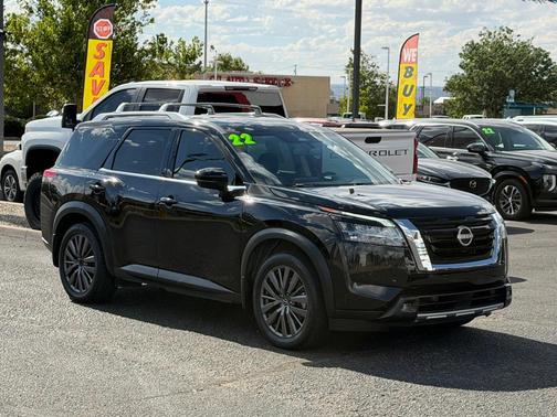 Super Black 2022 Nissan Pathfinder SL 2WD