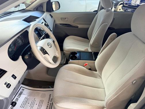 2012 Toyota Sienna LE