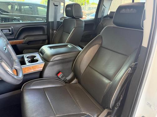 Iridescent Pearl Tricoat 2017 Chevrolet Silverado 1500 High Country