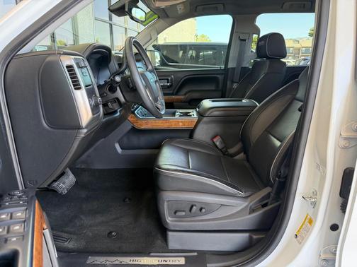 Iridescent Pearl Tricoat 2017 Chevrolet Silverado 1500 High Country