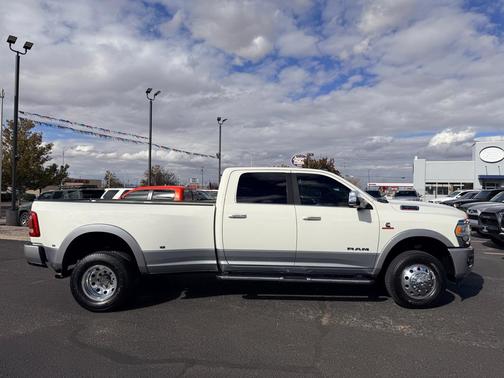 2021 RAM 3500 Laramie Crew Cab 4x4 8' Box