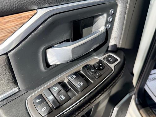 2021 RAM 3500 Laramie Crew Cab 4x4 8' Box