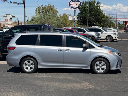 Silver Sky Metallic 2018 Toyota Sienna LE