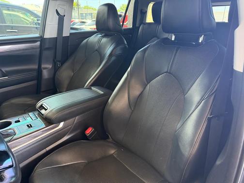 Magnetic Gray Metallic 2021 Toyota Highlander Limited