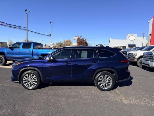 2022 Toyota Highlander Platinum
