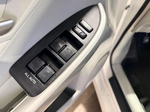 2015 Toyota Prius Three