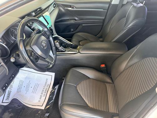 Super White 2018 Toyota Camry SE