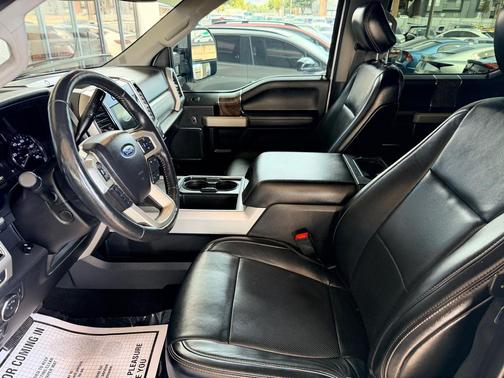 Oxford White 2019 Ford F-350 Lariat