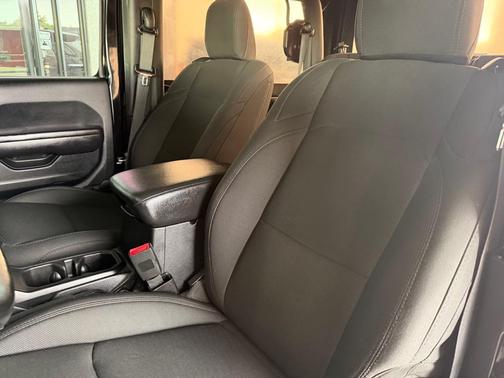 Black Clearcoat 2020 Jeep Wrangler Sport S