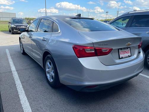 Silver Ice Metallic 2017 Chevrolet Malibu 1LS