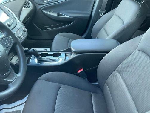 Silver Ice Metallic 2017 Chevrolet Malibu 1LS