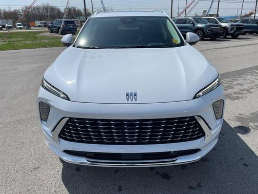 Iridescent White Tricoat 2026 Buick Envision Avenir AWD