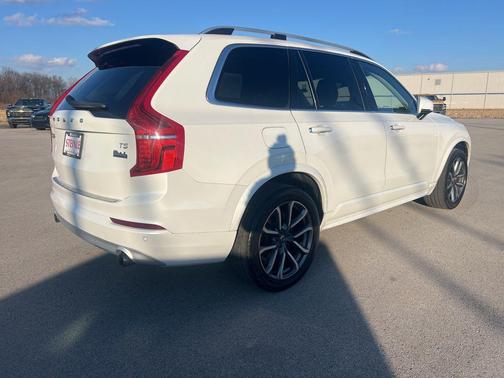 2019 Volvo XC90 T5 Momentum