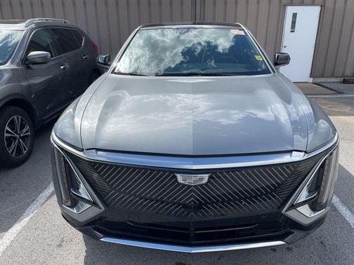 Argent Silver Metallic 2024 Cadillac LYRIQ Tech