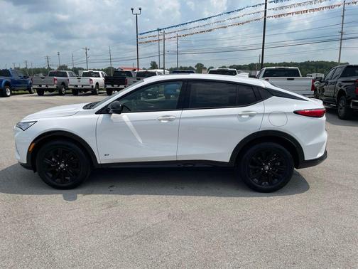 Summit White 2026 Buick Envista Sport Touring FWD